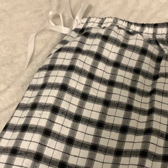 White and Black pyjama pants also Streetwear style - Picture 2 of 3